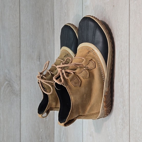 Sorel Women Ankle Out N About Leather Saltwater boots shoes sz 9 - Picture 3 of 12